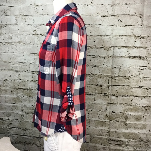 BUTTONS * button down top - Picture 5 of 8